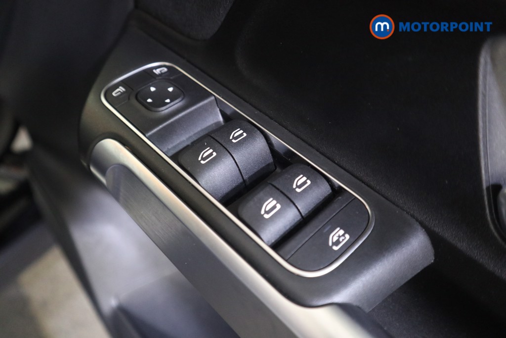 Mercedes-Benz GLB Amg Line Automatic Petrol SUV - Stock Number (1579733) - 11th supplementary image