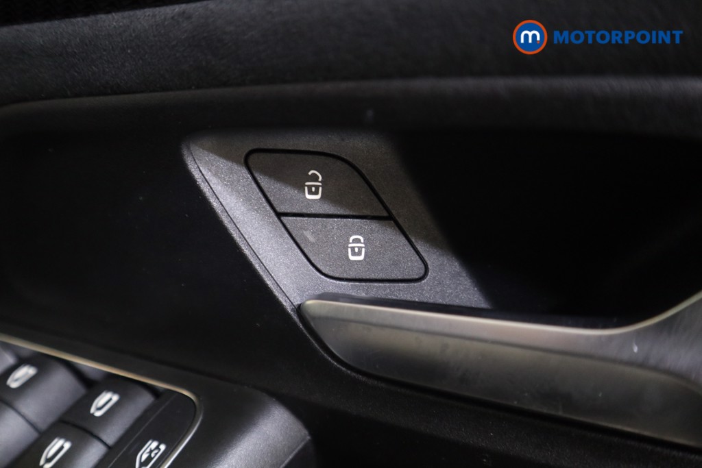 Mercedes-Benz GLB Amg Line Automatic Petrol SUV - Stock Number (1579733) - 12th supplementary image