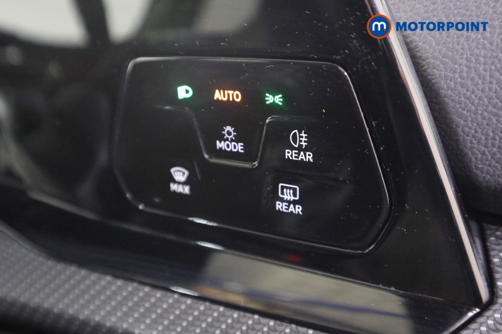 Volkswagen Golf R-Line Automatic Petrol Hatchback - Stock Number (1579777) - 8th supplementary image