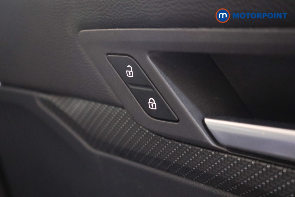 Volkswagen Golf R-Line Automatic Petrol Hatchback - Stock Number (1579777) - 9th supplementary image