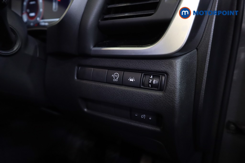 Nissan Qashqai N-Connecta Manual Petrol SUV - Stock Number (1579830) - 4th supplementary image