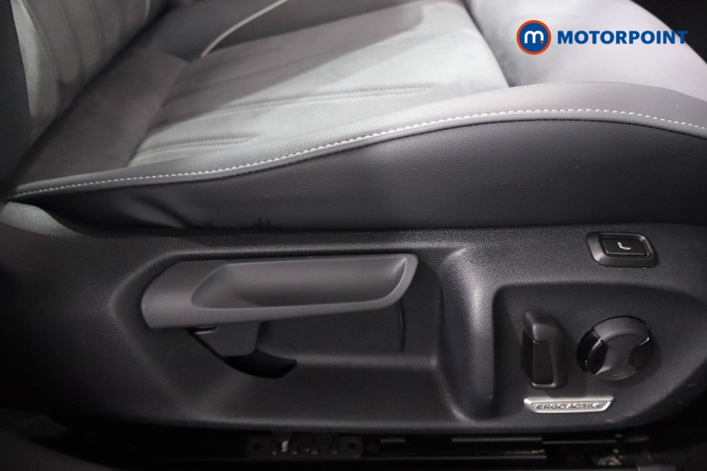 Volkswagen Passat Life Automatic Petrol Plug-In Hybrid Estate - Stock Number (1579900) - 20th supplementary image