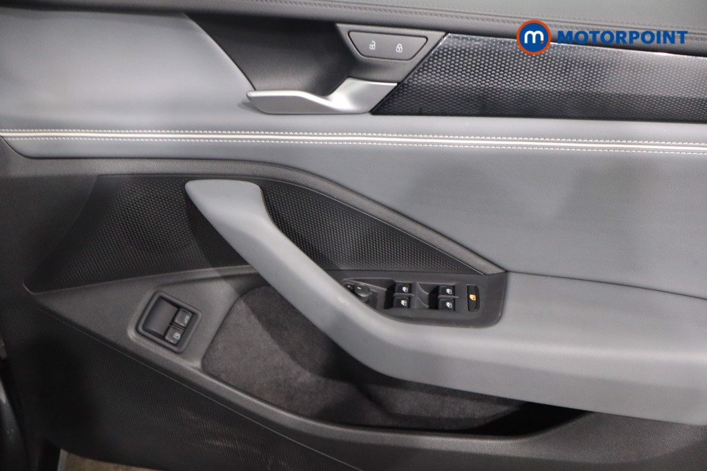 Volkswagen Passat Life Automatic Petrol Plug-In Hybrid Estate - Stock Number (1579900) - 21st supplementary image