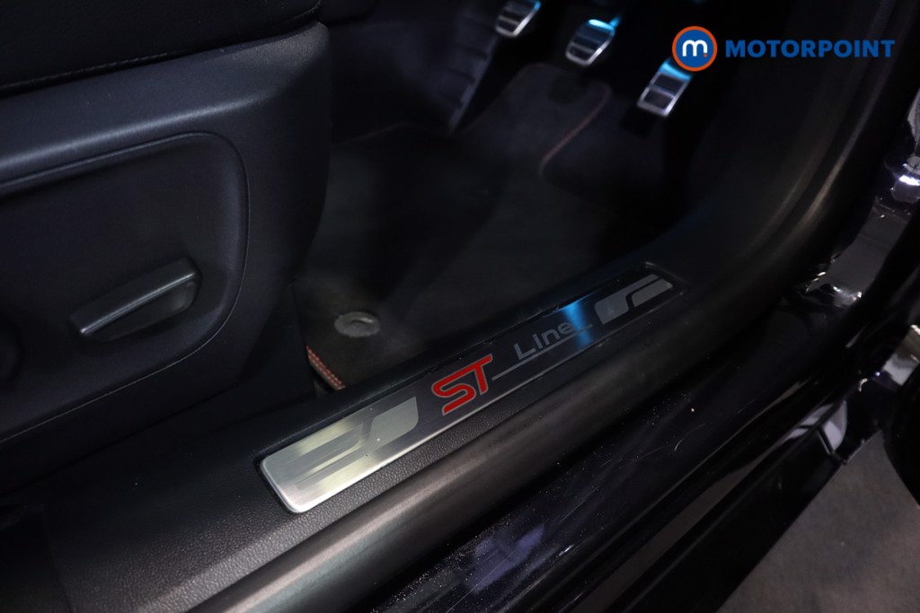 Ford Kuga St-Line Edition Manual Petrol SUV - Stock Number (1580131) - 5th supplementary image