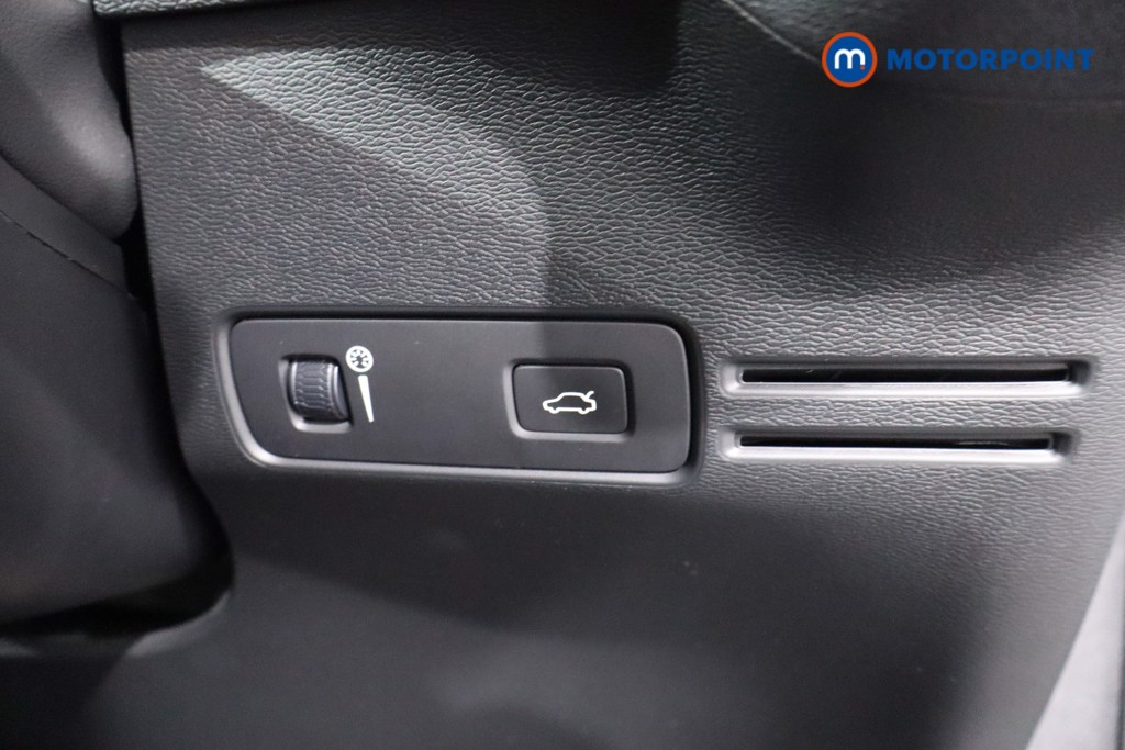 Volvo Xc40 R Design Pro Automatic Petrol SUV - Stock Number (1580354) - 23rd supplementary image