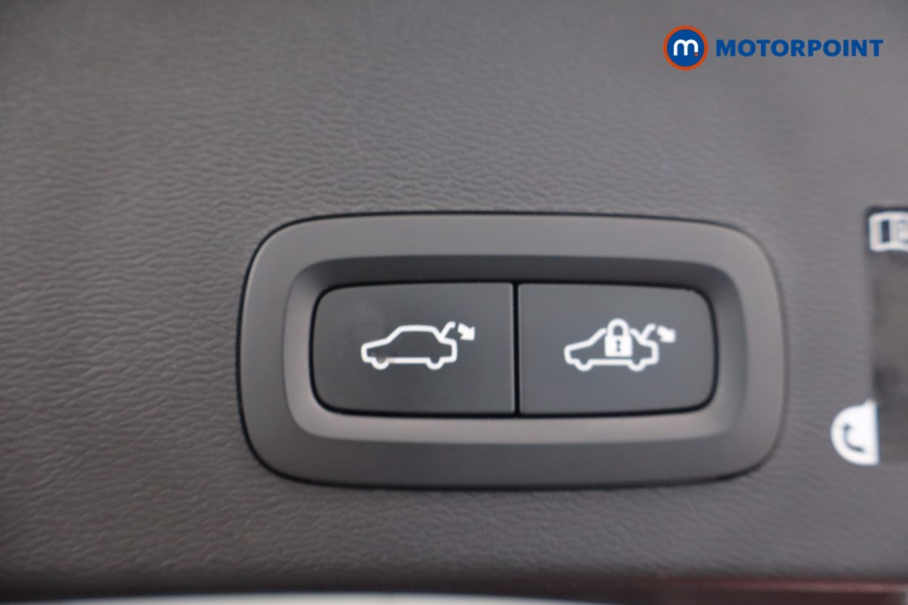 Volvo Xc40 R Design Pro Automatic Petrol SUV - Stock Number (1580354) - 39th supplementary image