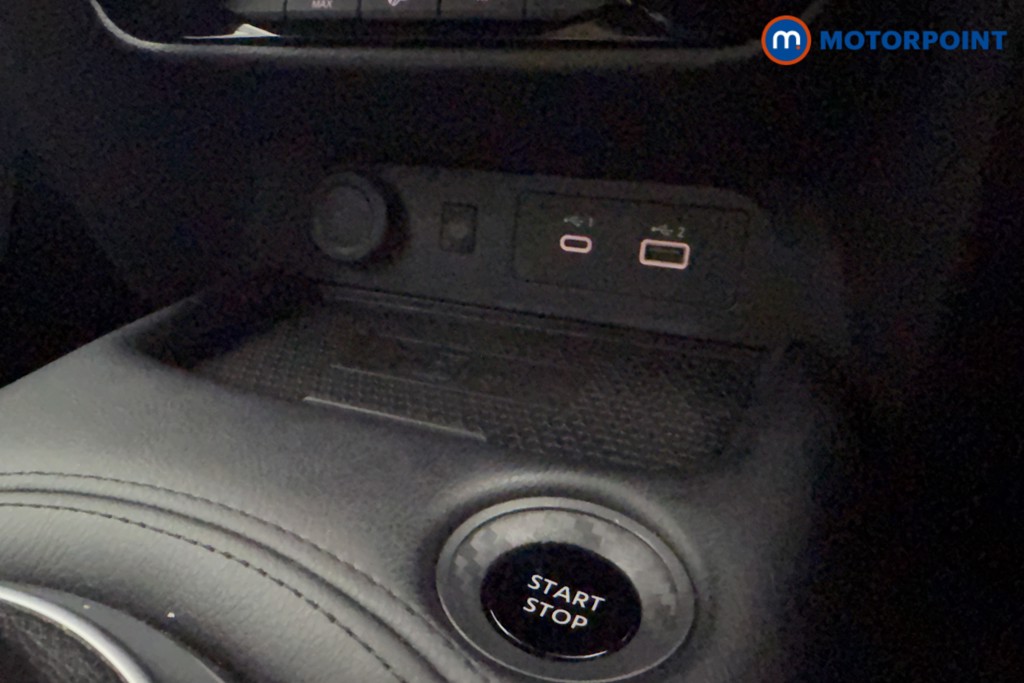 Nissan Juke N-Connecta Automatic Petrol-Electric Hybrid SUV - Stock Number (1581463) - 12th supplementary image