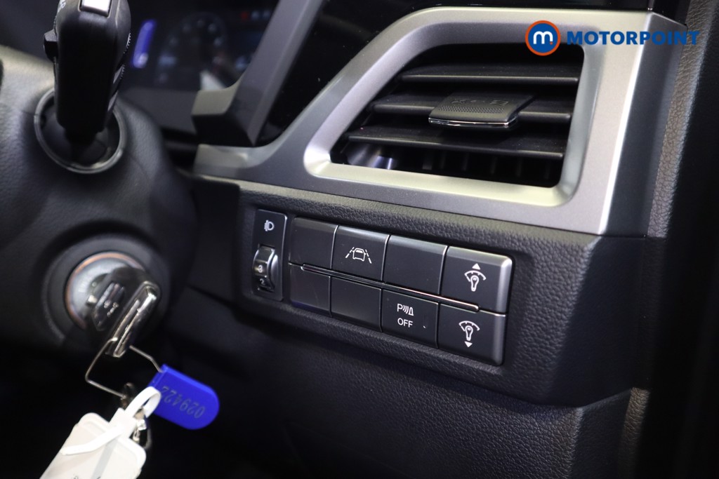 Ssangyong Korando Ventura Manual Petrol SUV - Stock Number (1582663) - 4th supplementary image