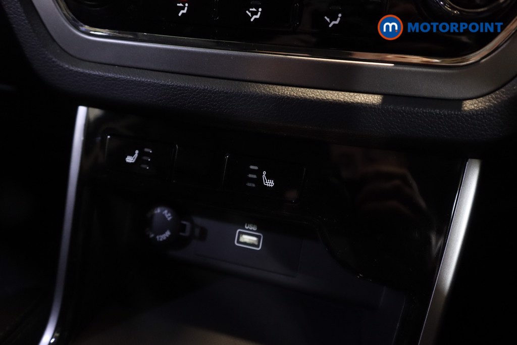 Ssangyong Korando Ventura Manual Petrol SUV - Stock Number (1582663) - 18th supplementary image
