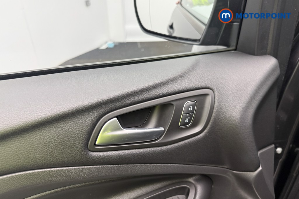 Ford Kuga St-Line Manual Diesel SUV - Stock Number (1558177) - 5th supplementary image