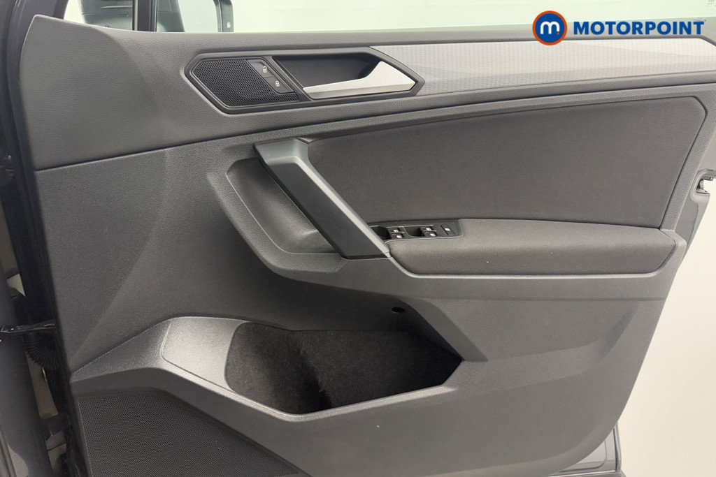 Volkswagen Tiguan Life Manual Petrol SUV - Stock Number (1571228) - 15th supplementary image