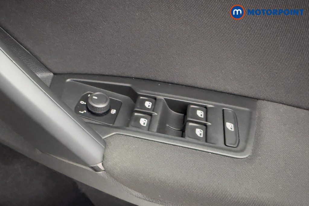Volkswagen Tiguan Life Manual Petrol SUV - Stock Number (1571228) - 16th supplementary image