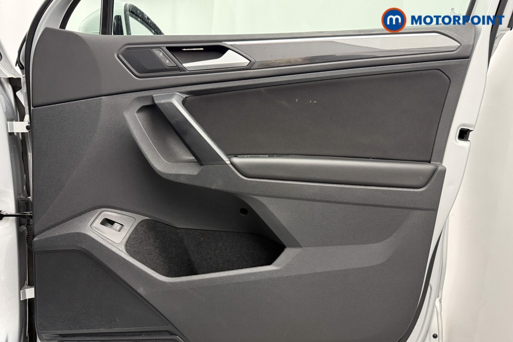 Volkswagen Tiguan Elegance Automatic Petrol SUV - Stock Number (1572582) - 18th supplementary image