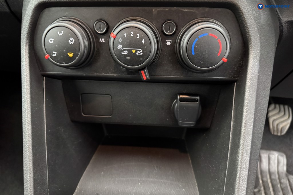 Dacia Sandero Expression Manual Petrol Hatchback - Stock Number (1574090) - 14th supplementary image