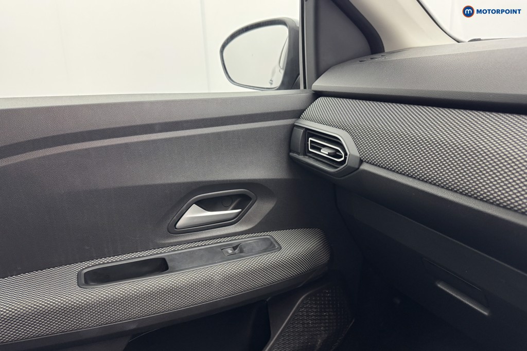 Dacia Sandero Expression Manual Petrol Hatchback - Stock Number (1574090) - 16th supplementary image