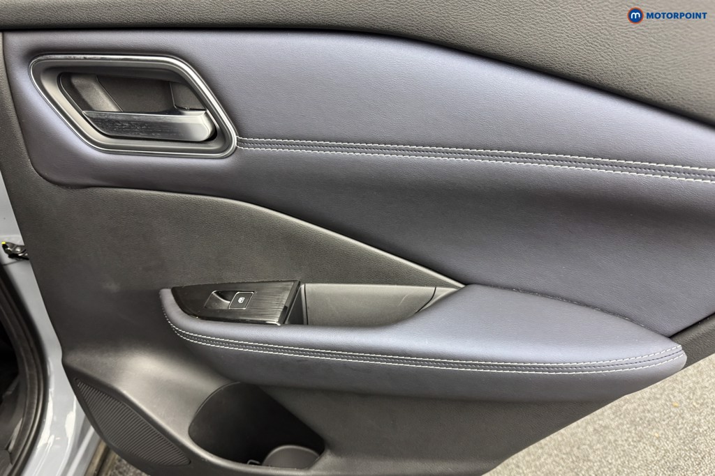 Nissan Qashqai Tekna Manual Petrol SUV - Stock Number (1576092) - 24th supplementary image