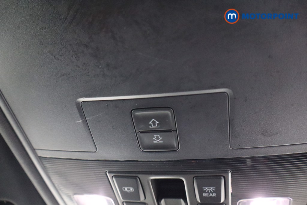 Volkswagen Tiguan R-Line Tech Automatic Petrol SUV - Stock Number (1579150) - 23rd supplementary image