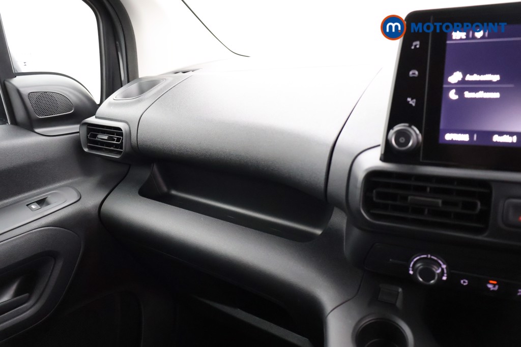 Vauxhall Combo Cargo PRO Automatic Electric Panel Van - Stock Number (1579608) - 7th supplementary image