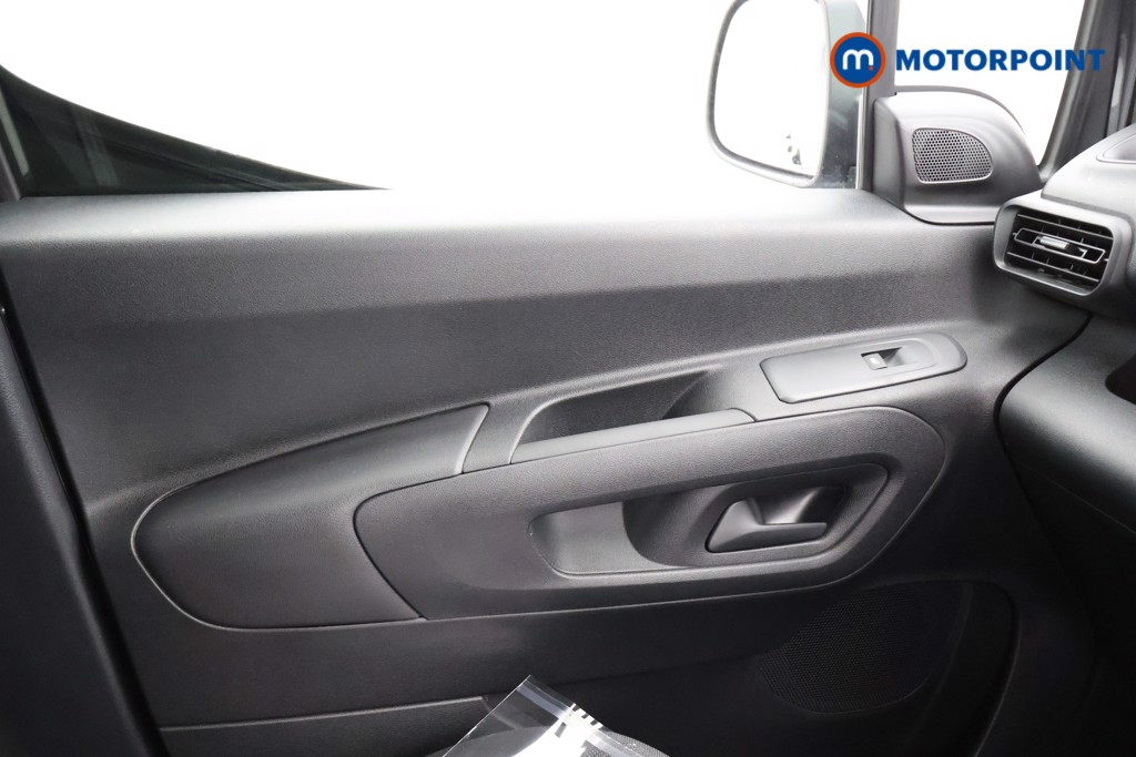 Vauxhall Combo Cargo PRO Automatic Electric Panel Van - Stock Number (1579608) - 8th supplementary image