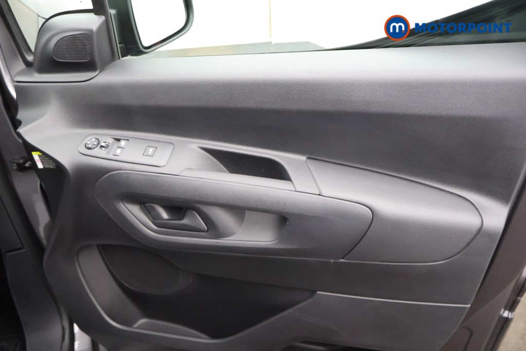 Vauxhall Combo Cargo PRO Automatic Electric Panel Van - Stock Number (1579608) - 9th supplementary image