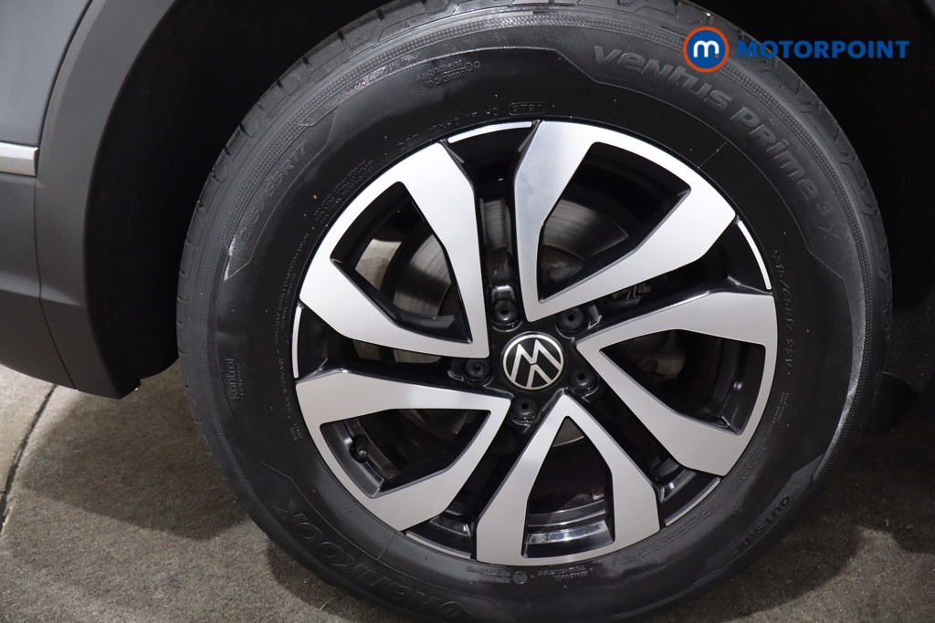 Volkswagen Tiguan Active Manual Petrol SUV - Stock Number (1580229) - 9th supplementary image