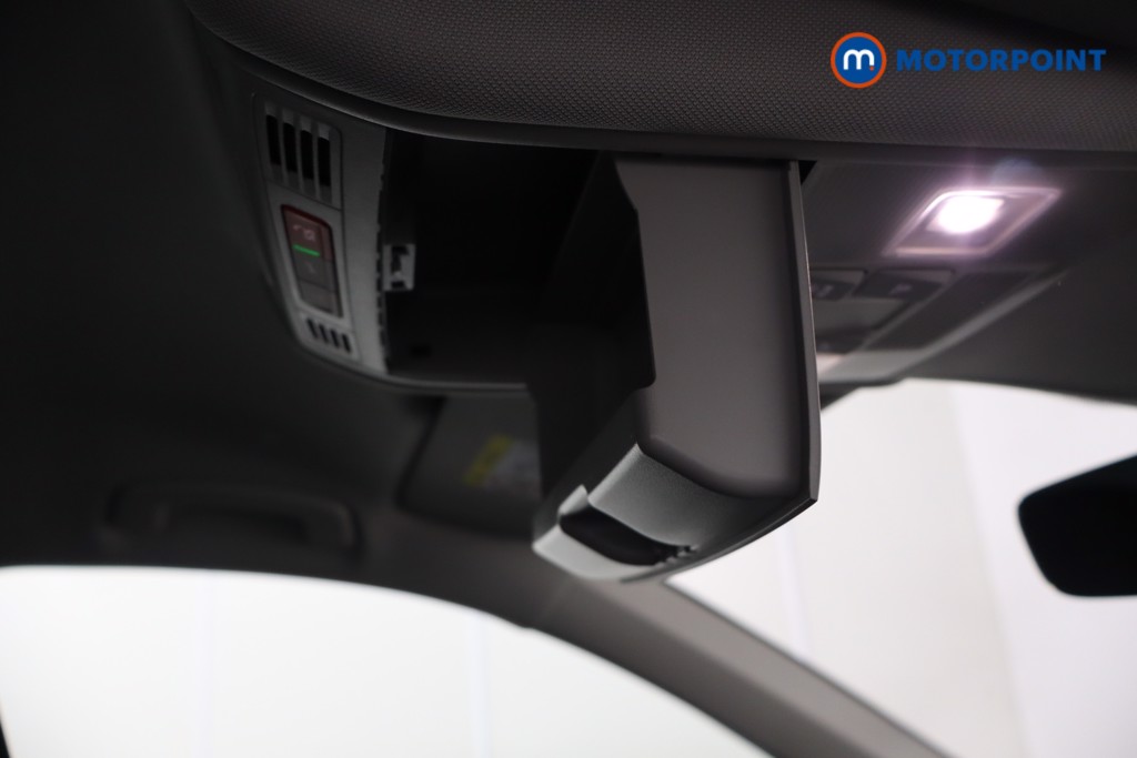 Volkswagen Tiguan Active Manual Petrol SUV - Stock Number (1580229) - 22nd supplementary image