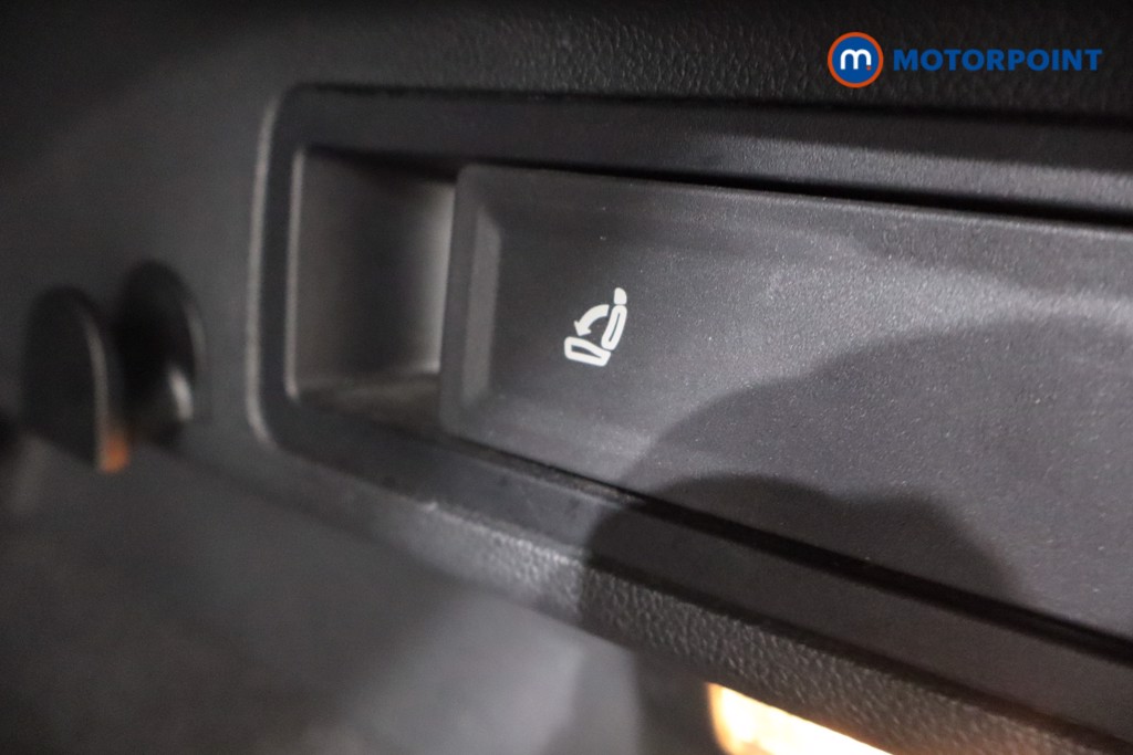 Volkswagen Tiguan Active Manual Petrol SUV - Stock Number (1580229) - 40th supplementary image