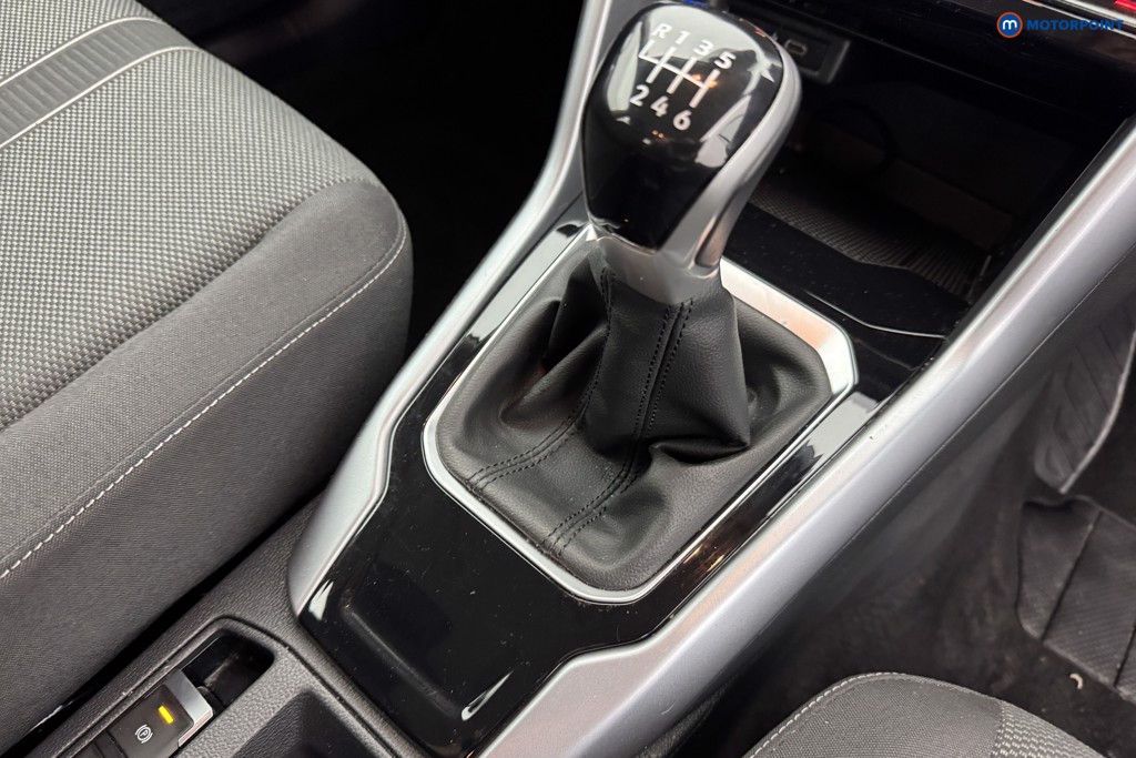 Volkswagen T-Roc Life Manual Petrol SUV - Stock Number (1571654) - 15th supplementary image