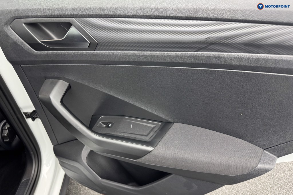 Volkswagen T-Roc Life Manual Petrol SUV - Stock Number (1571654) - 24th supplementary image