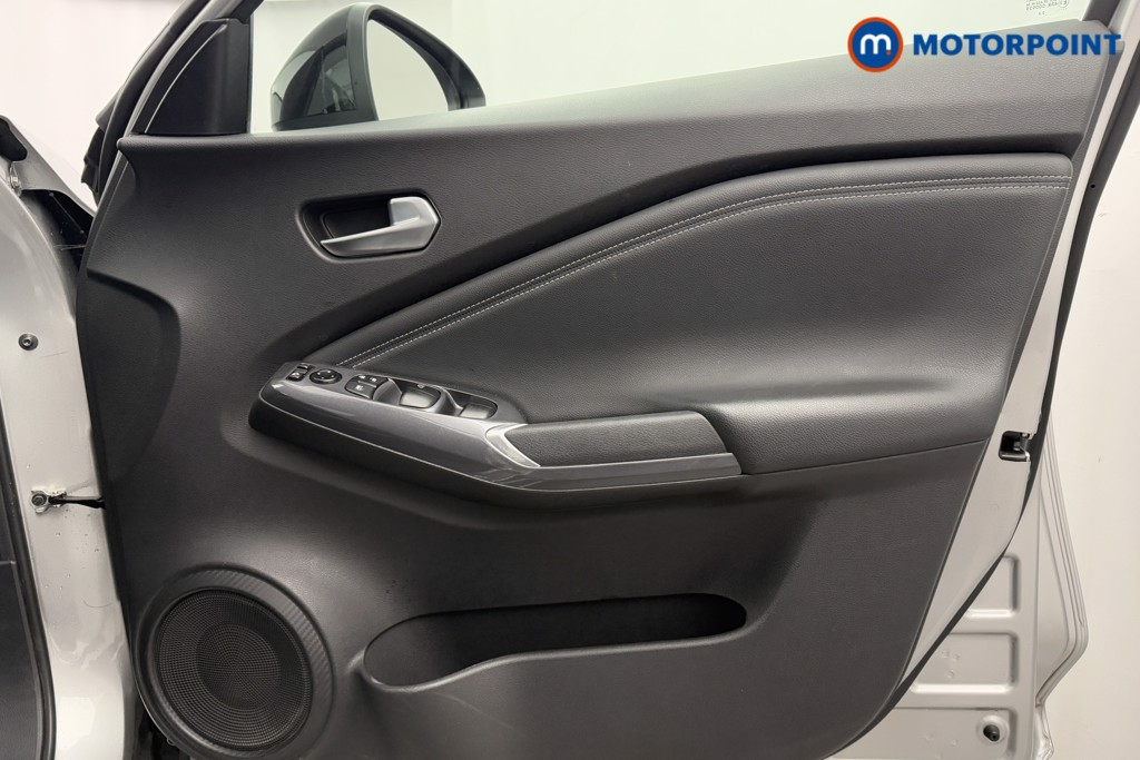 Nissan Juke N-Connecta Automatic Petrol SUV - Stock Number (1572670) - 18th supplementary image