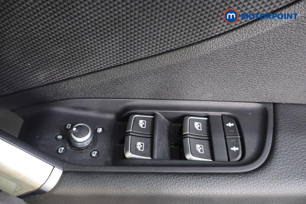 Audi Q2 Black Edition Manual Petrol SUV - Stock Number (1575752) - 15th supplementary image