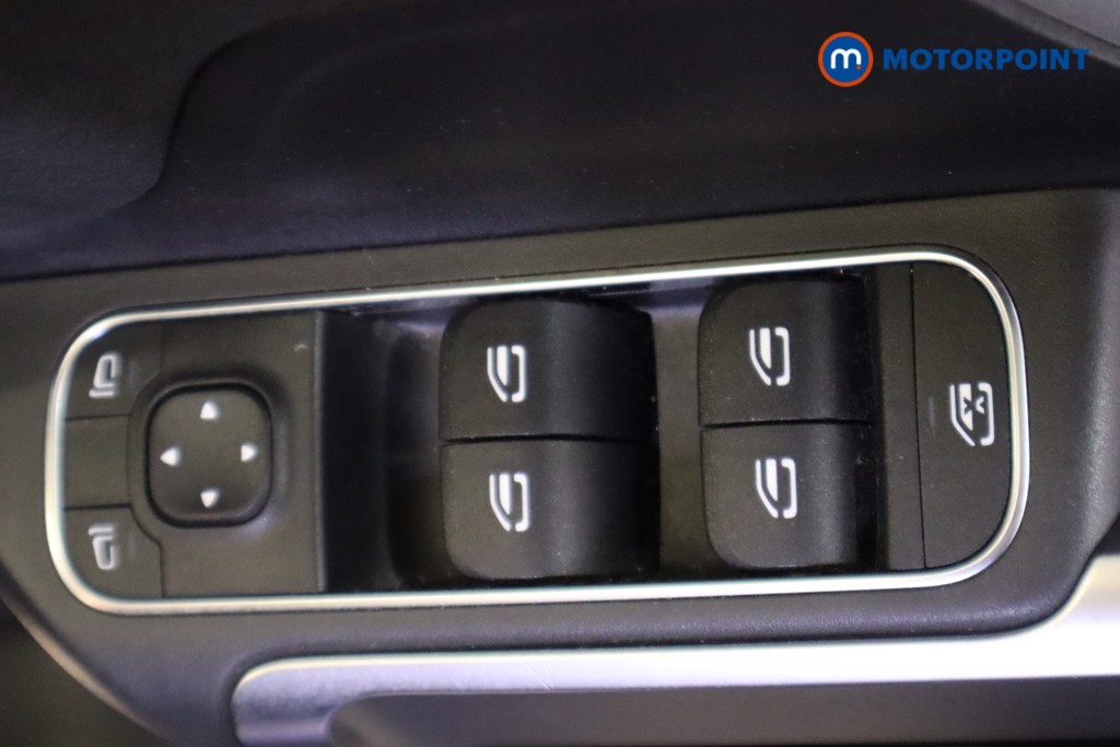 Mercedes-Benz GLB Amg Line Automatic Petrol SUV - Stock Number (1575978) - 15th supplementary image