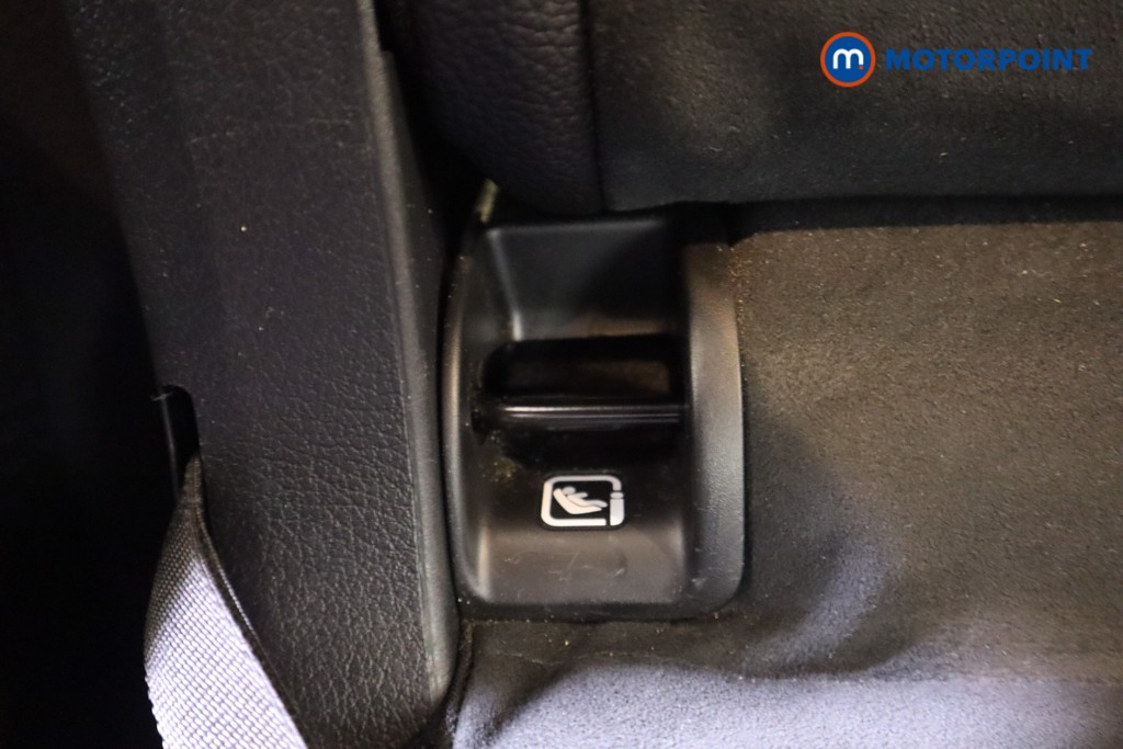 Mercedes-Benz GLB Amg Line Automatic Petrol SUV - Stock Number (1575978) - 28th supplementary image