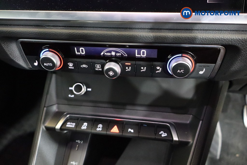 Audi Q3 Black Edition Manual Petrol SUV - Stock Number (1579222) - 11th supplementary image