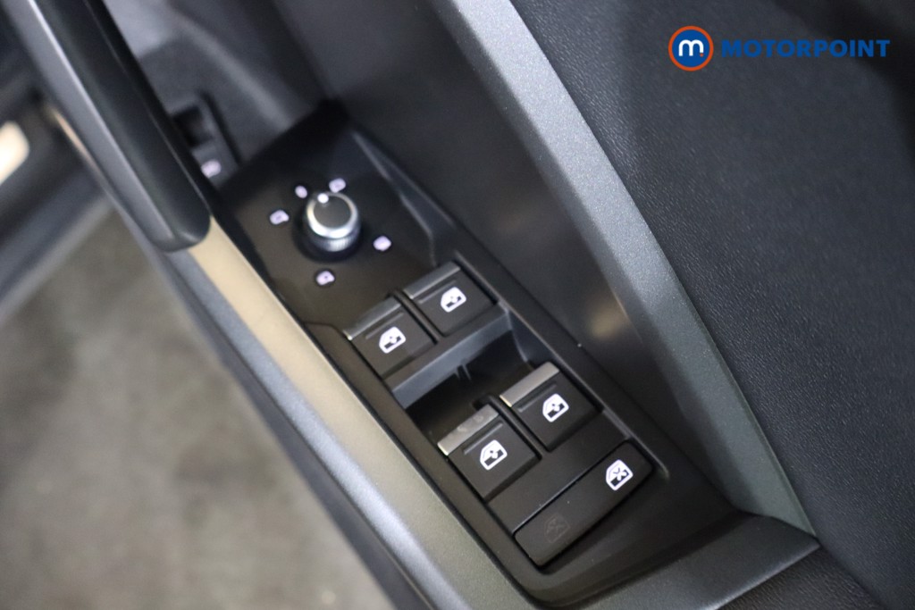 Audi Q3 Black Edition Manual Petrol SUV - Stock Number (1579222) - 19th supplementary image