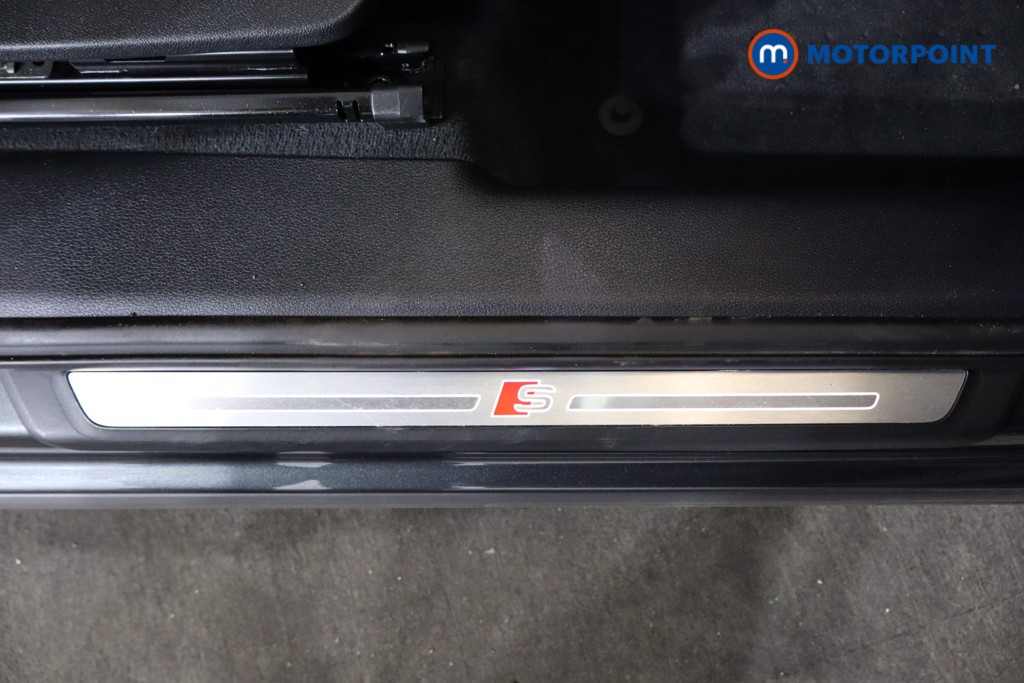 Audi Q3 Black Edition Manual Petrol SUV - Stock Number (1579222) - 20th supplementary image