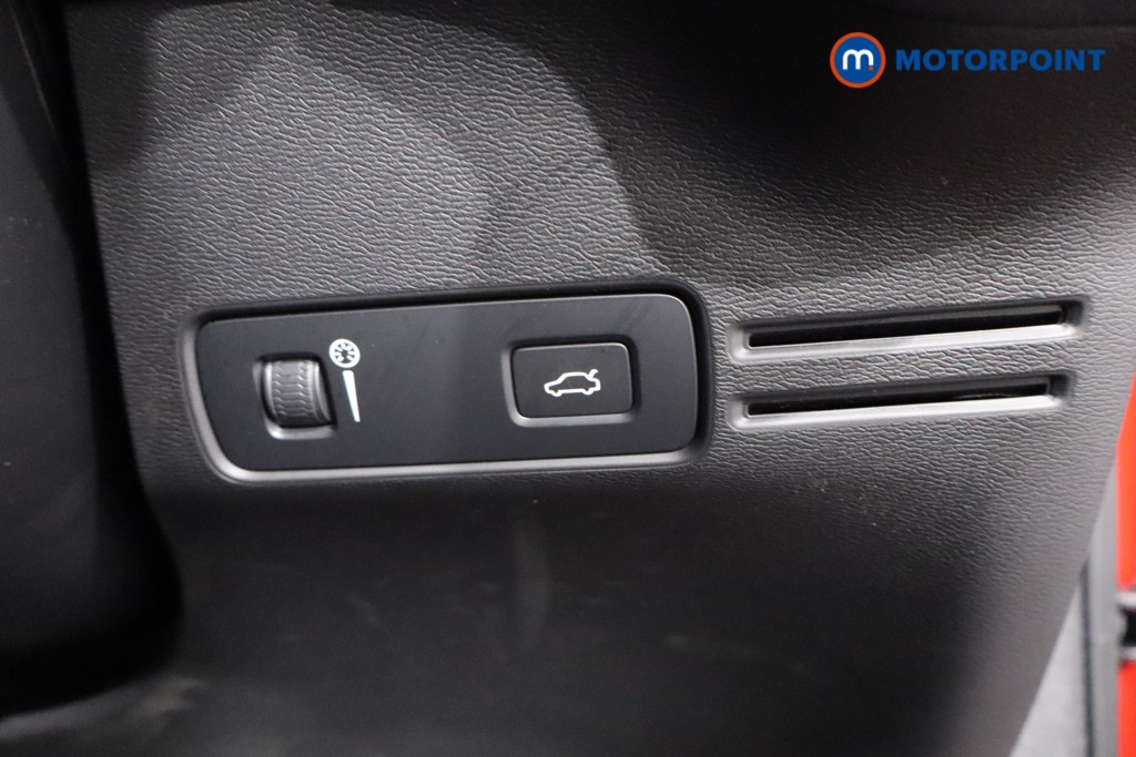 Volvo Xc40 Momentum Automatic Petrol SUV - Stock Number (1581094) - 22nd supplementary image