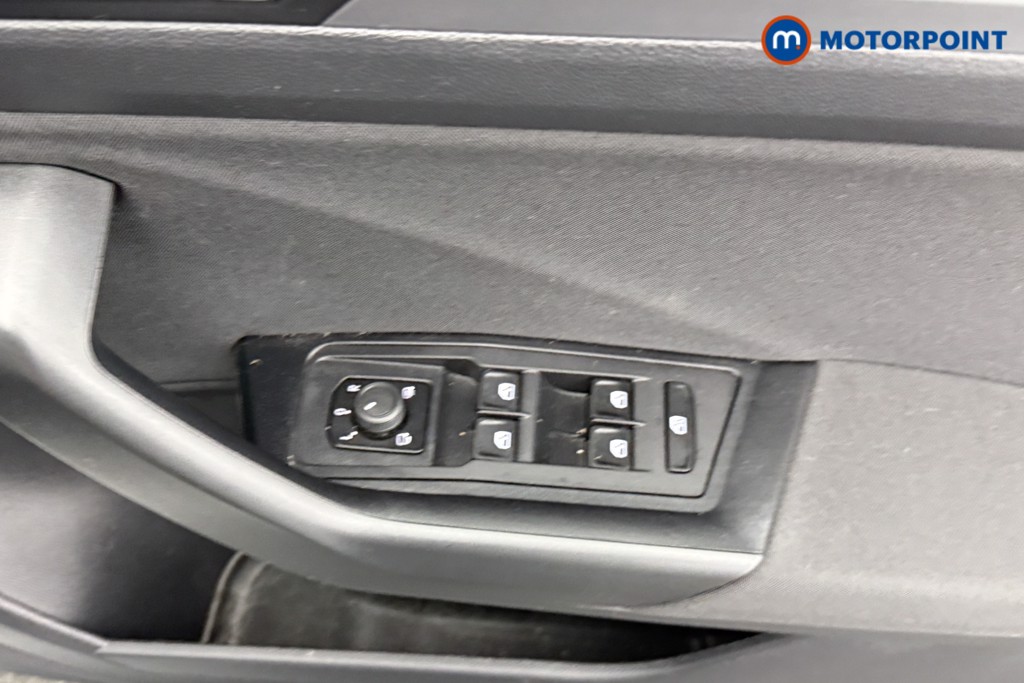 Volkswagen T-Roc Life Automatic Petrol SUV - Stock Number (1581125) - 17th supplementary image