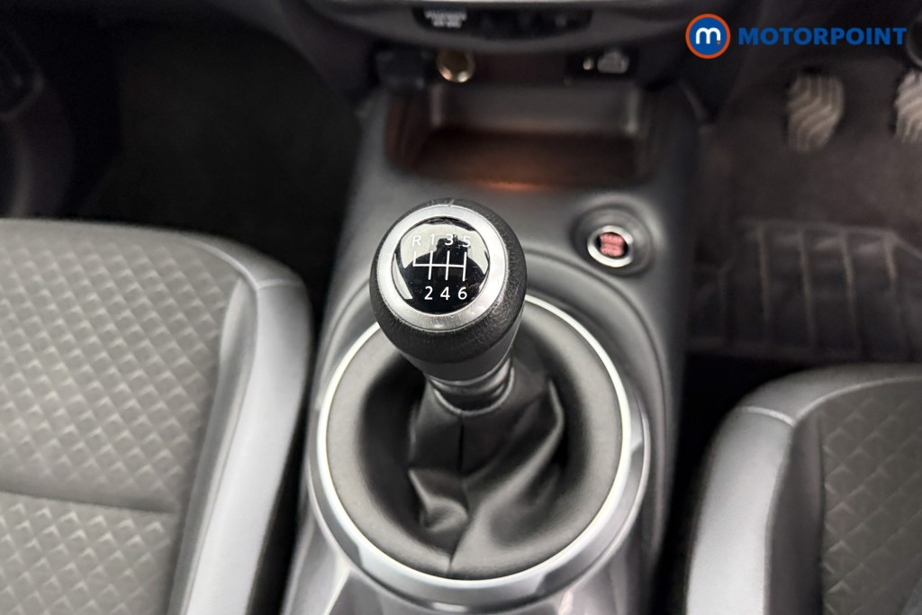 Nissan Juke N-Connecta Manual Petrol SUV - Stock Number (1581373) - 12th supplementary image