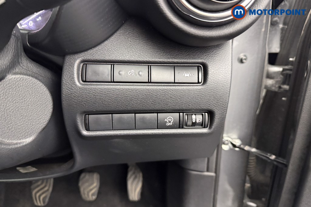 Nissan Juke N-Connecta Manual Petrol SUV - Stock Number (1581373) - 15th supplementary image