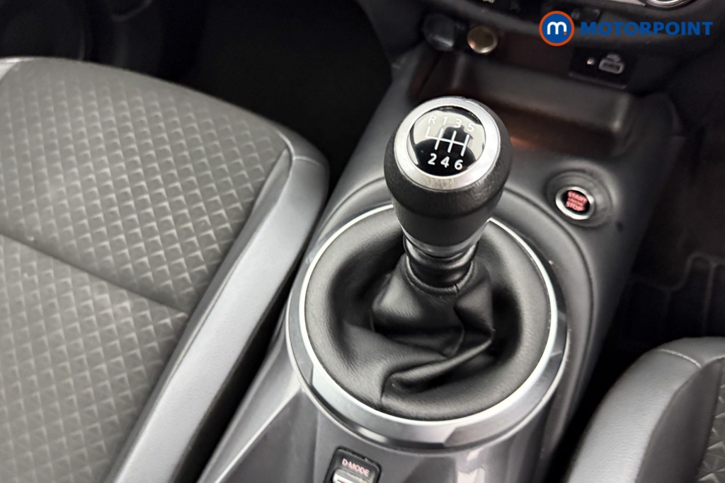 Nissan Juke N-Connecta Manual Petrol SUV - Stock Number (1581377) - 12th supplementary image