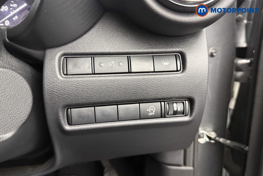 Nissan Juke N-Connecta Manual Petrol SUV - Stock Number (1581377) - 15th supplementary image