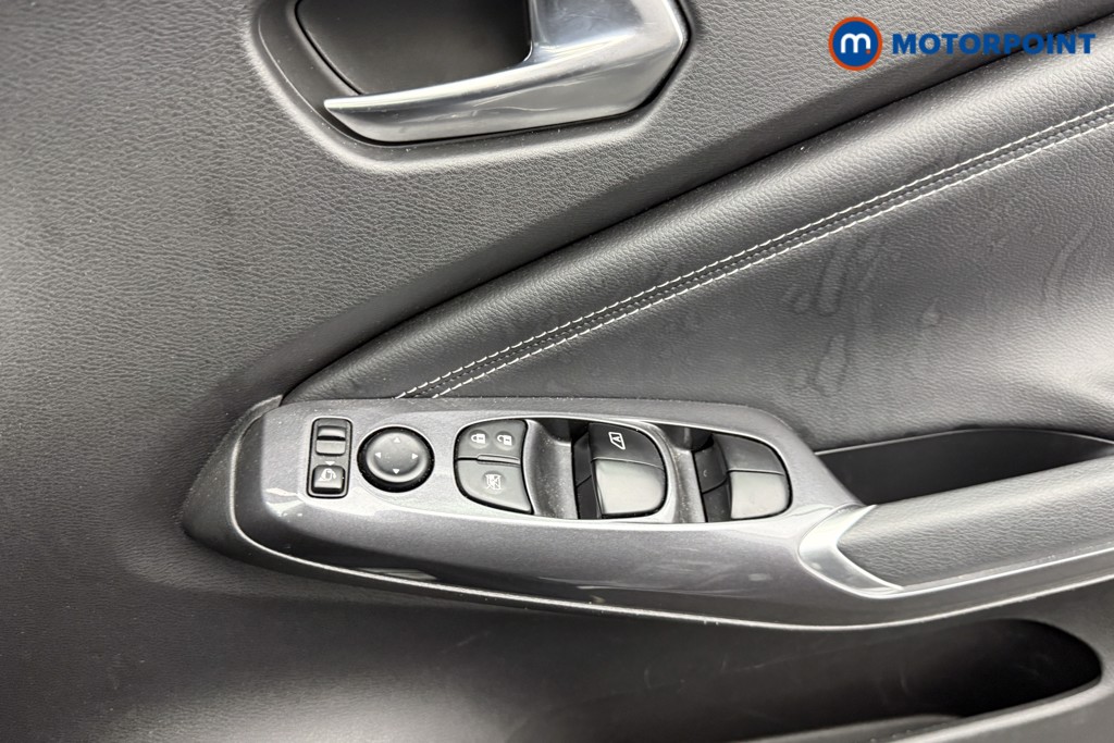 Nissan Juke N-Connecta Manual Petrol SUV - Stock Number (1581377) - 16th supplementary image