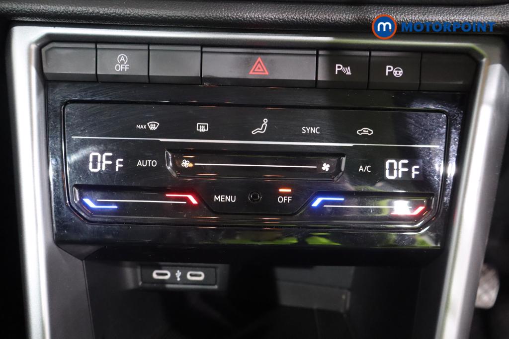Volkswagen T-Roc Life Manual Petrol SUV - Stock Number (1581439) - 3rd supplementary image