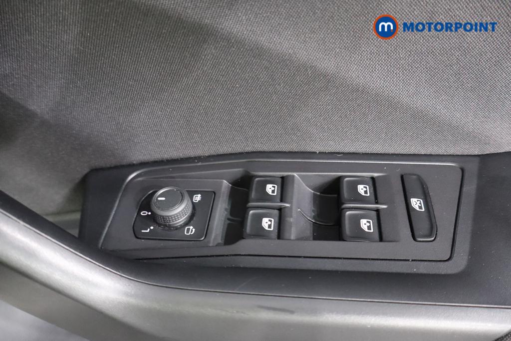 Volkswagen T-Roc Life Manual Petrol SUV - Stock Number (1581439) - 12th supplementary image