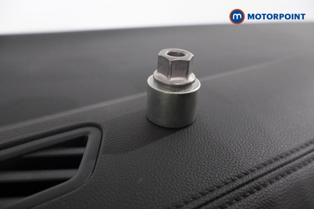 Volkswagen T-Roc Life Manual Petrol SUV - Stock Number (1581439) - 16th supplementary image