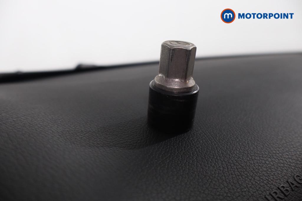 Mercedes-Benz A Class Amg Line Automatic Petrol Plug-In Hybrid Hatchback - Stock Number (1581447) - 18th supplementary image