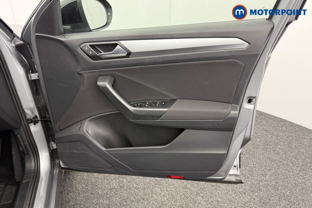 Volkswagen T-Roc Match Manual Petrol SUV - Stock Number (1581646) - 15th supplementary image