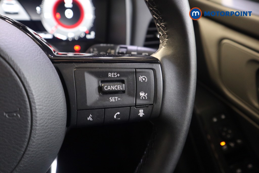 Nissan Qashqai N-Connecta Manual Petrol SUV - Stock Number (1581677) - 4th supplementary image