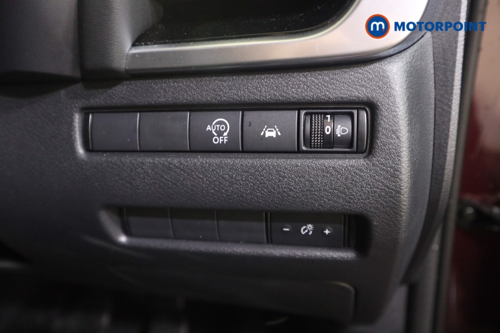 Nissan Qashqai N-Connecta Manual Petrol SUV - Stock Number (1581677) - 9th supplementary image